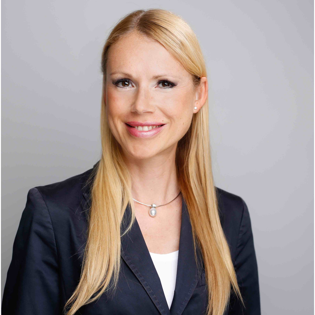 Porträt von Dr. Stefanie Schuster