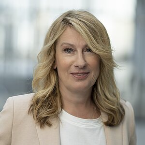 Porträt von Claudia Dettmann